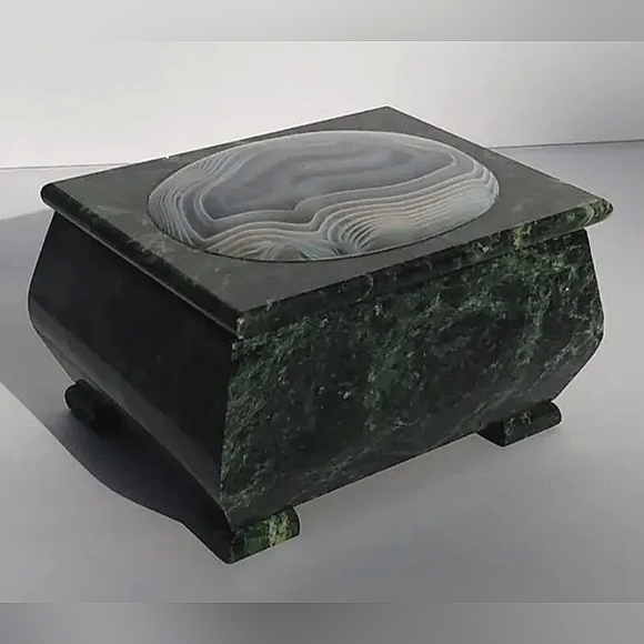 Green marble polished agate trinket box lid footed stash jewelry dresser stone - Picture 1 of 11